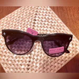 Betsey Johnson Black & Silver Star cat’s eye sunglasses. UV protected.Free case.